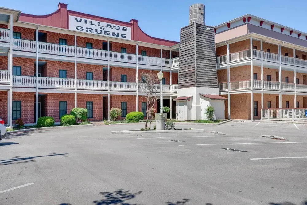 Cozy New Braunfels Condo w/ Community Pool & Grill