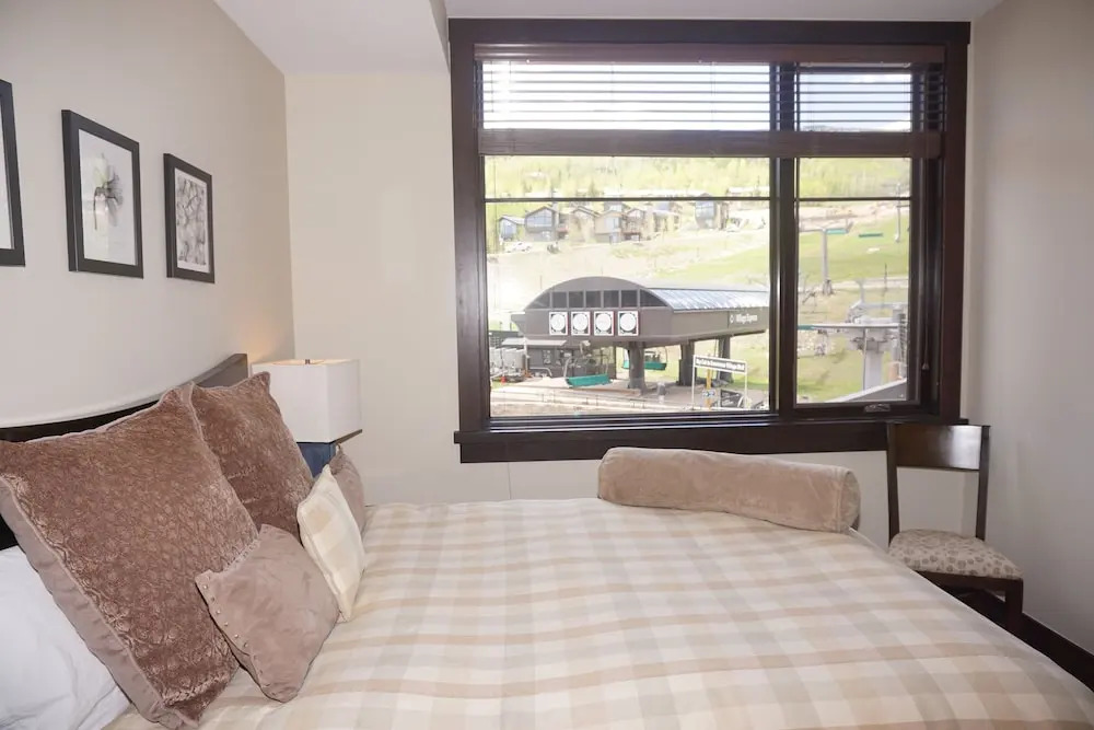 Hayden Lodge  - Views Of The Slopes And Village 3 Bedroom Condo by RedAwning