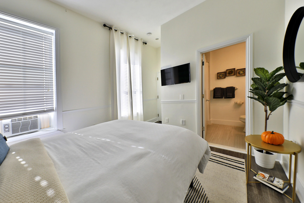 Modern Studio in South End!