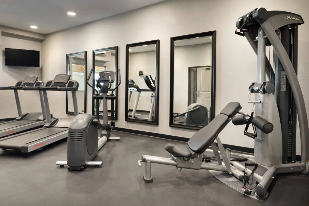 Country Inn & Suites by Radisson, Indianola, IA