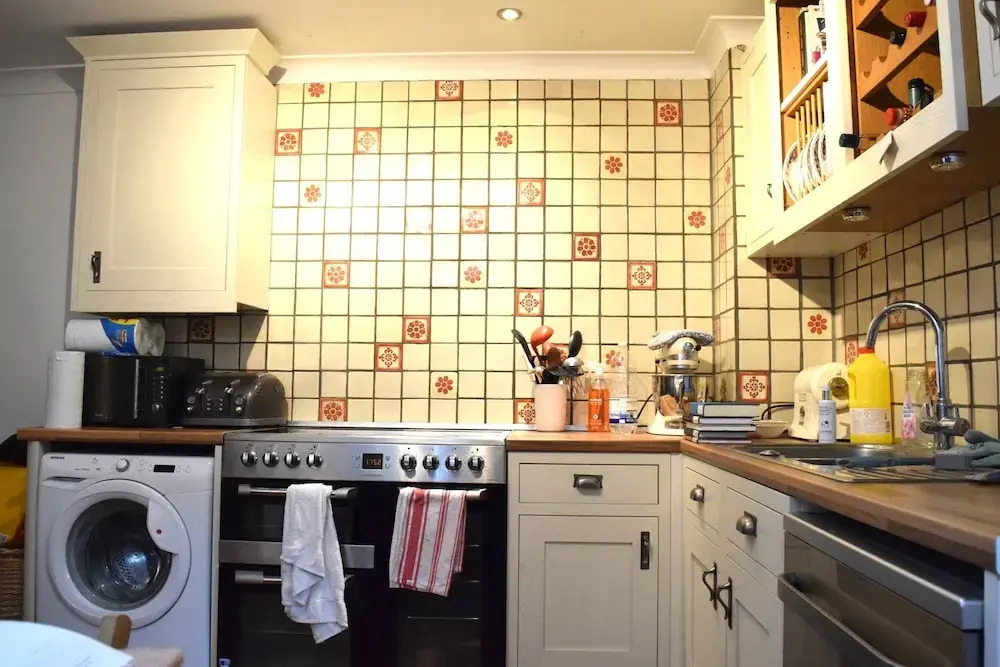 Delightful 1 Bedroom Garden Flat, Near To River