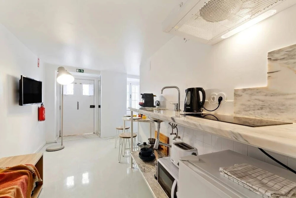 Beautiful 1-Bedroom Apt in Lisbon - NO TV -
