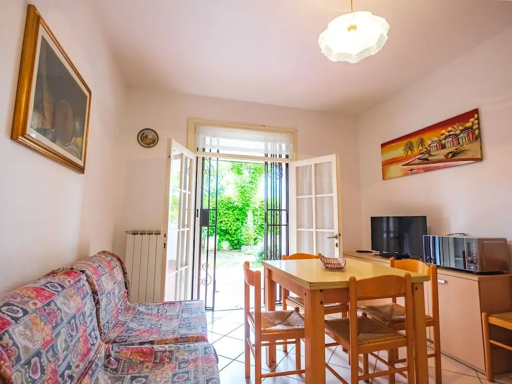 House in Residence With Garden With Gazebo and Barbecue