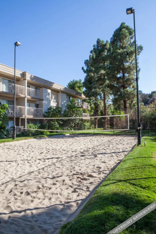 Toluca Hills Apartments By Avalon