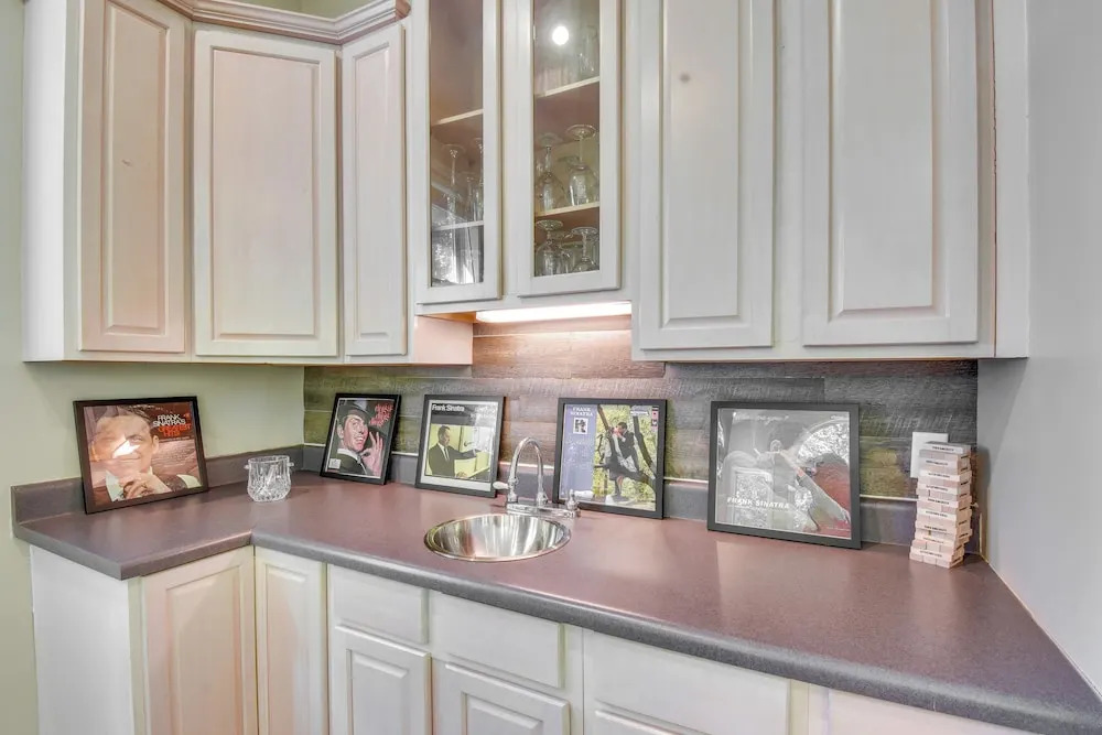 2 Mi to Clemson: Central Villa w/ Deck, Near Lakes