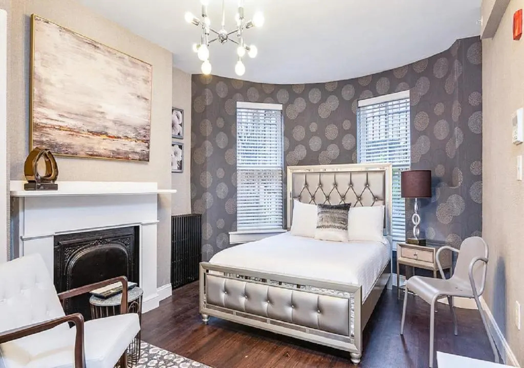 Suites At 143 Arlington Street
