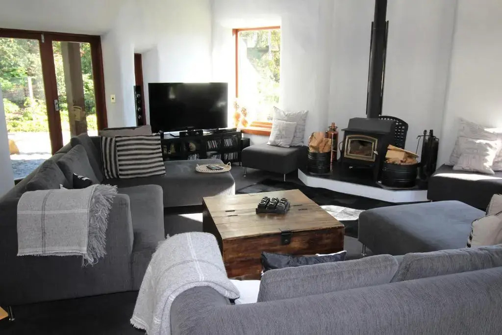 The Paddock Straw Bale Luxury Holiday House