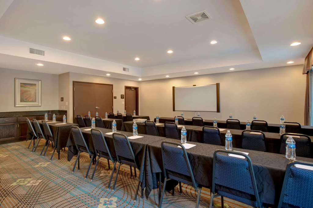 Hampton Inn Dekalb - Near the University