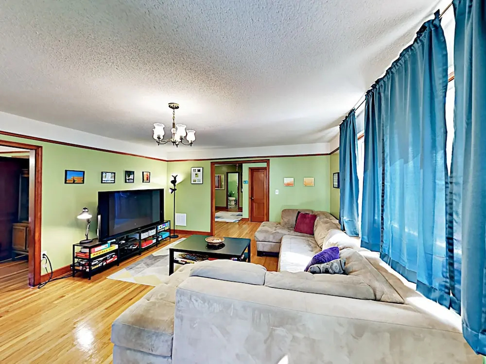 1734 Charleston (1655-161089) - 2 Br Home
