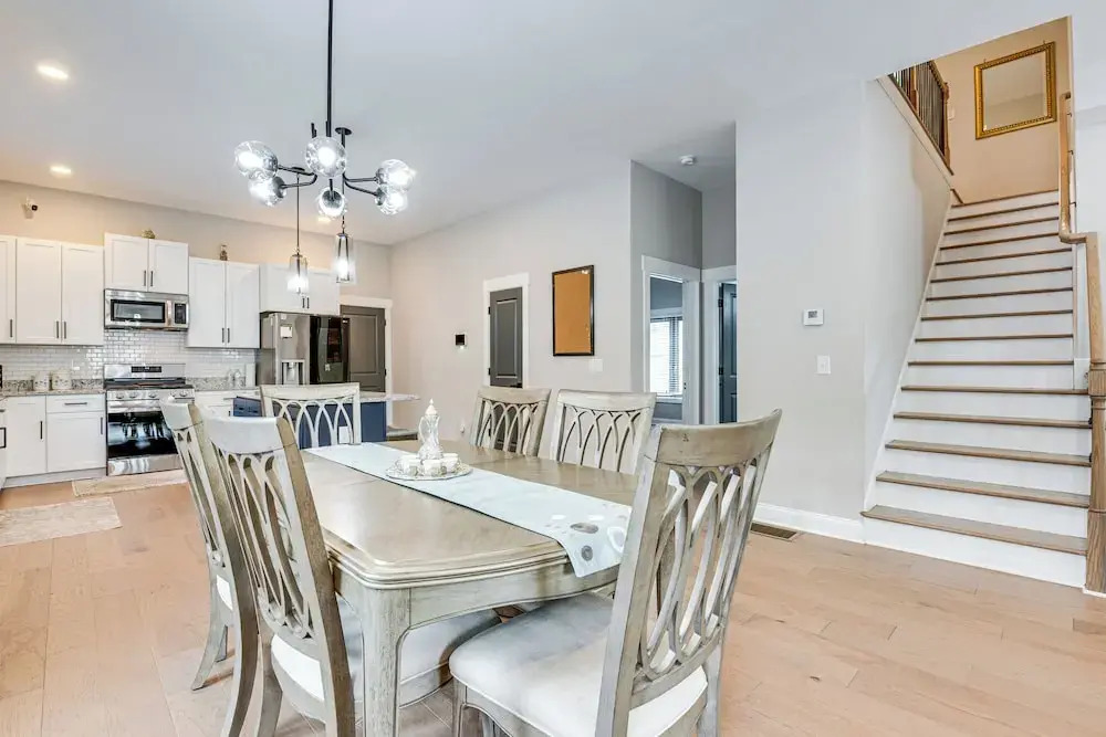 3 Mi to Mercedes-benz: Home w/ Office & Backyard!