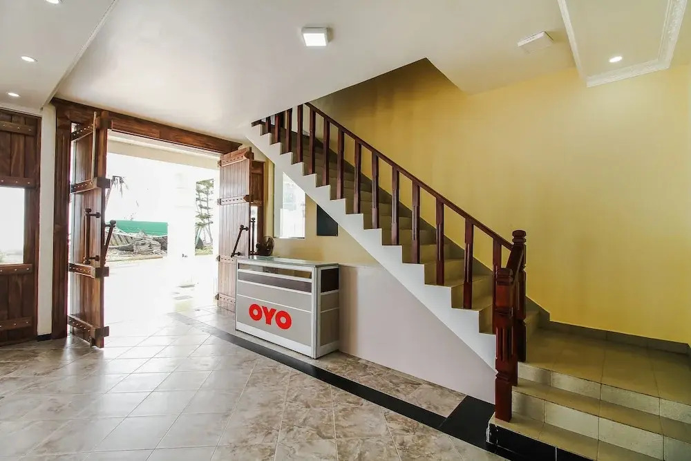 OYO 334 Royal Oshin