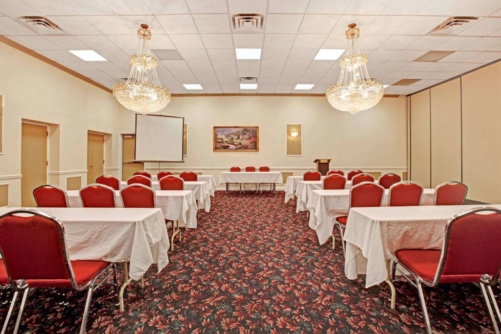 Ramada by Wyndham Flemington