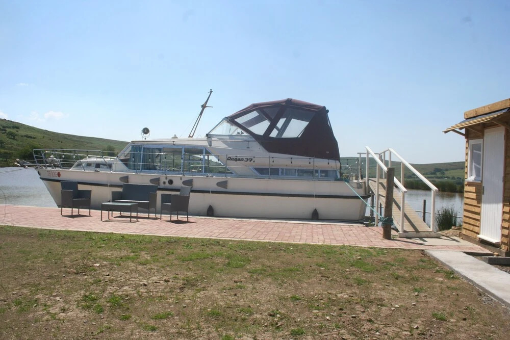 The Rose 37ft Lakeside Yacht inc Hot Tub