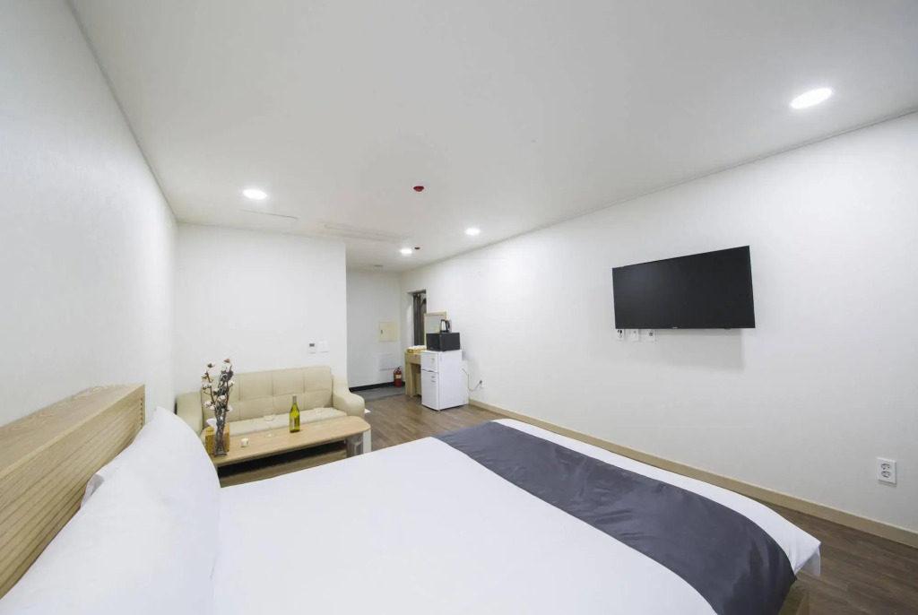 J Raum Resort