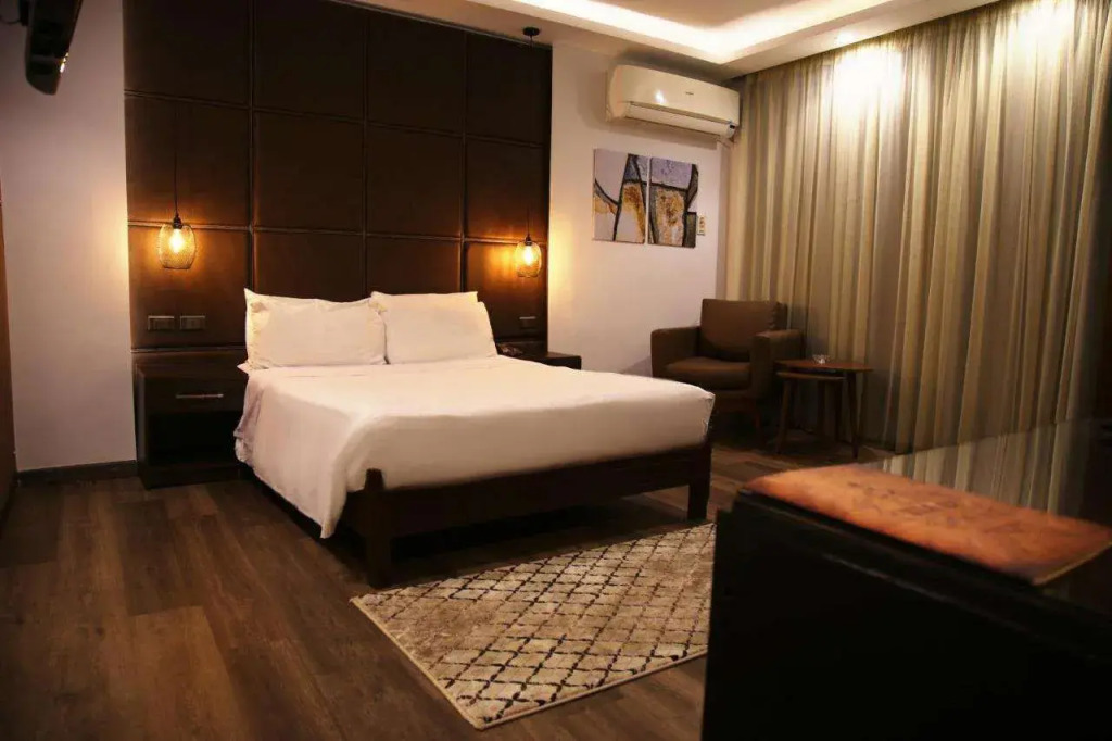 Pearl Hotel, Maadi
