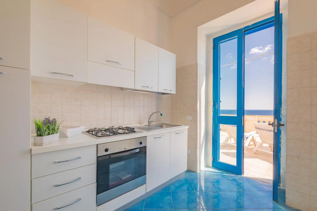 Holiday home with sea view in Castro, on the Adria-Marinè