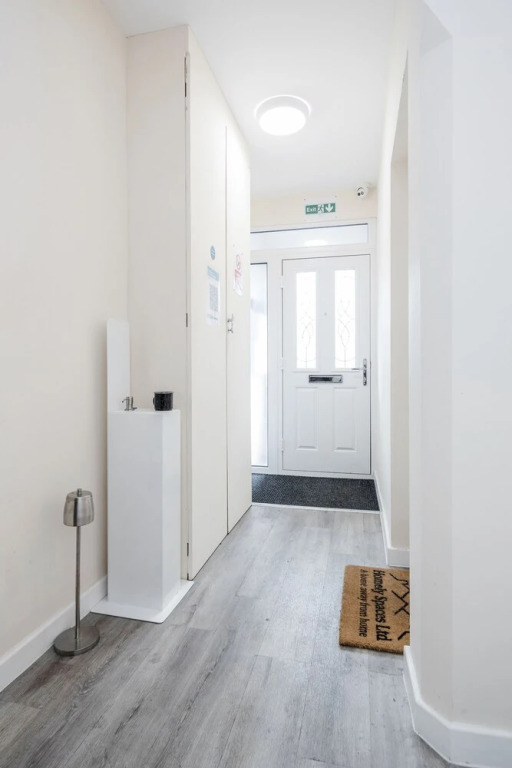 Studio Flat in Bedford Near Hospital & Stations