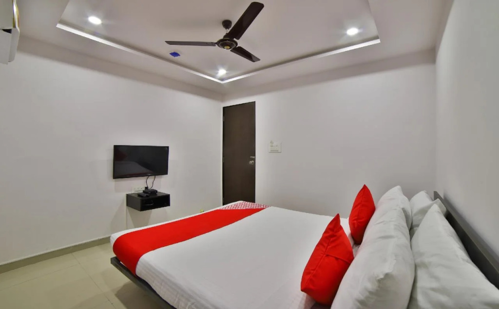 Hotel Blue Trio By OYO Rooms