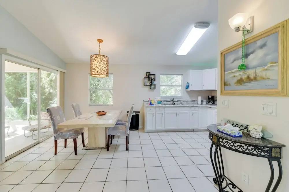 Couples Getaway Near Historic Downtown Venice