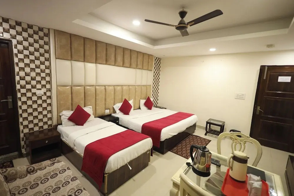 Airpot The Paramonnt Hotel
