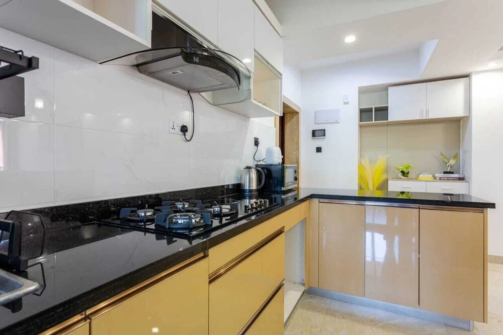 Stay.Plus Splash of Glam Lavington