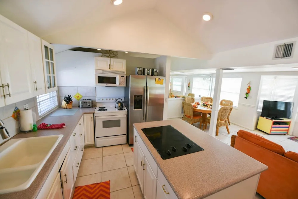 Tropical Breeze Apartment 2