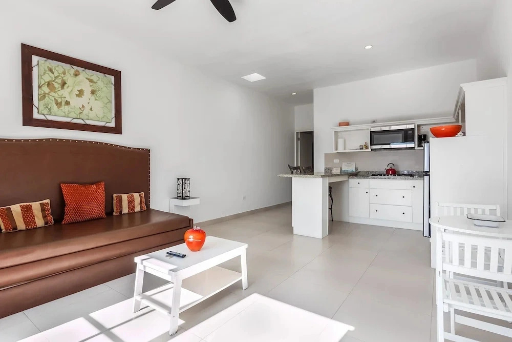Dog-friendly Suite With Hot Tub, Kitchenette, Heated Outdoor Pool, Private Patio