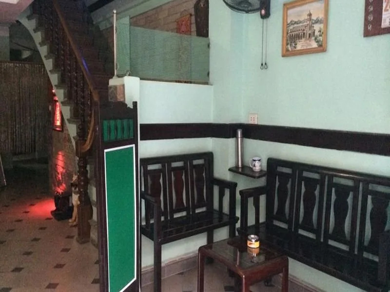 RedDoorz near Le Van Luong Street