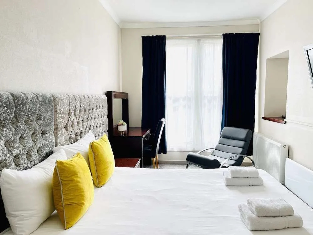 Lovat Hotel