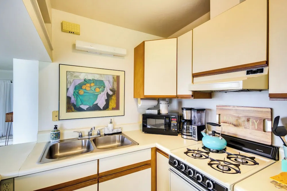 1 Block to Beach: Biloxi Hidden Gem w/ Gulf View