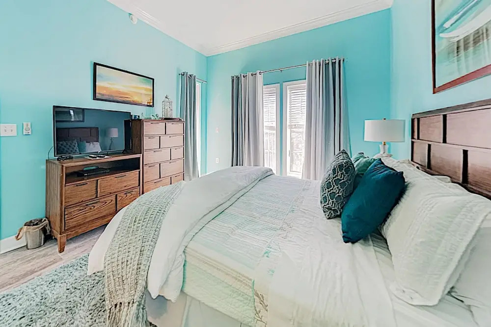 The Magnolia W/ Pool & Hot Tub - Walk To The Beach 3 Bedroom Condo