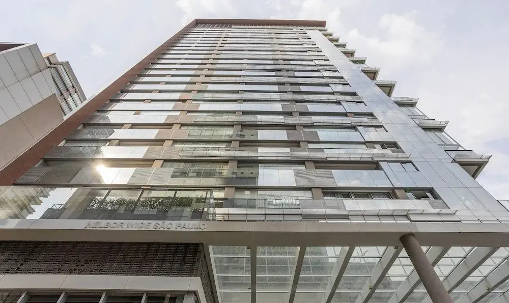 Apt w/ Balcony & View, 280m From the Metro Hbw2317
