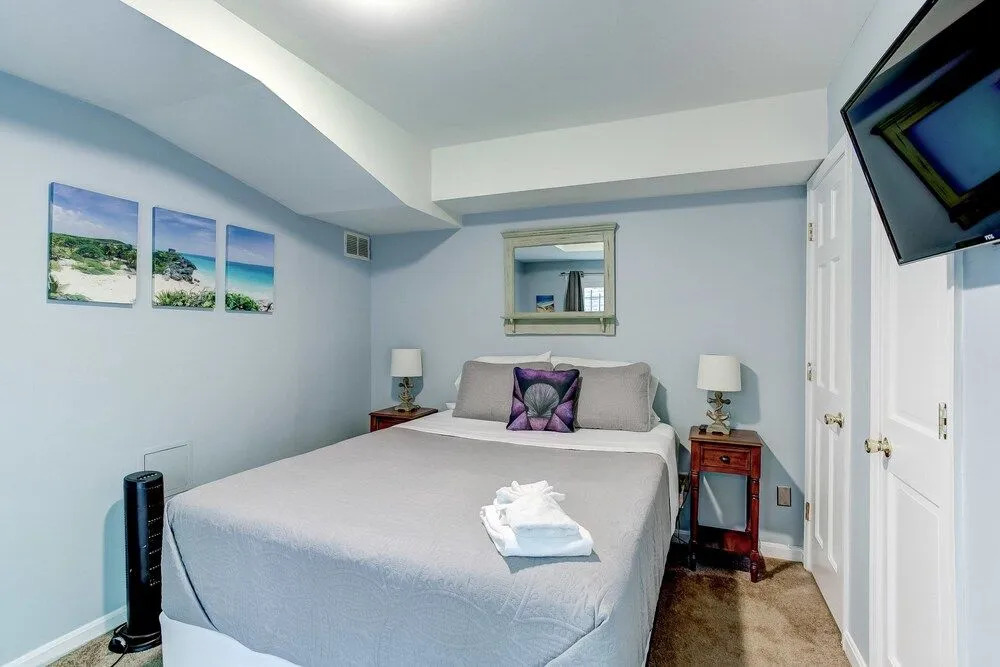 Upscale Home 2 Blocks From Harbor W/2-car Garage