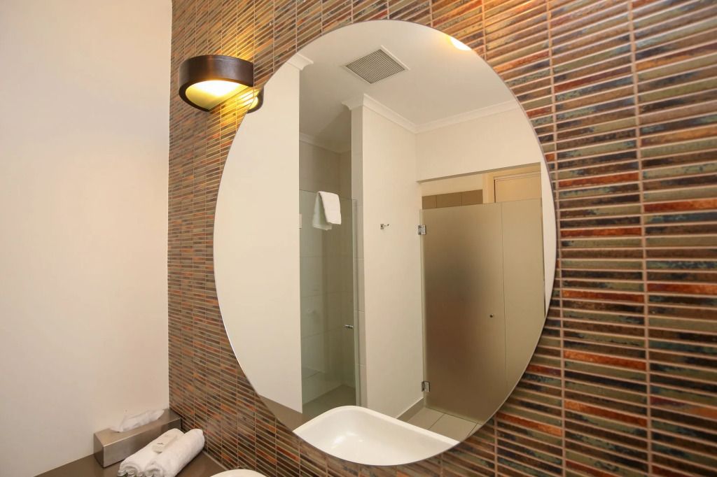 Indulge Apartments - Ontario