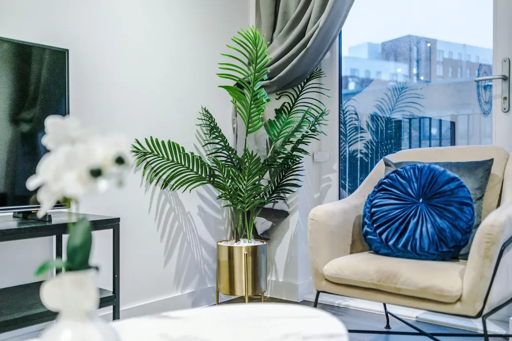 Short and Long Stay Deals for Business and Leisure