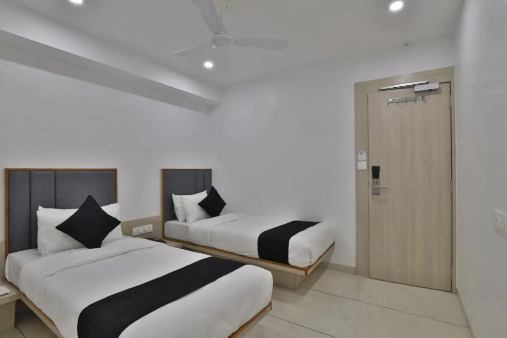 Treebo Urban, 1 Km From Railway Station