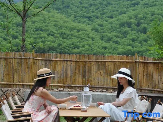 Moganshan Two Groundhogs · Wild Luxury Stream Tracing · Swimming Pool · Vacation Apartment