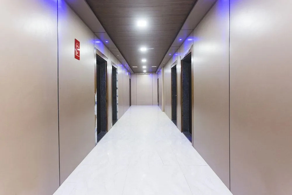 OYO 10374 Hotel Swapnalok