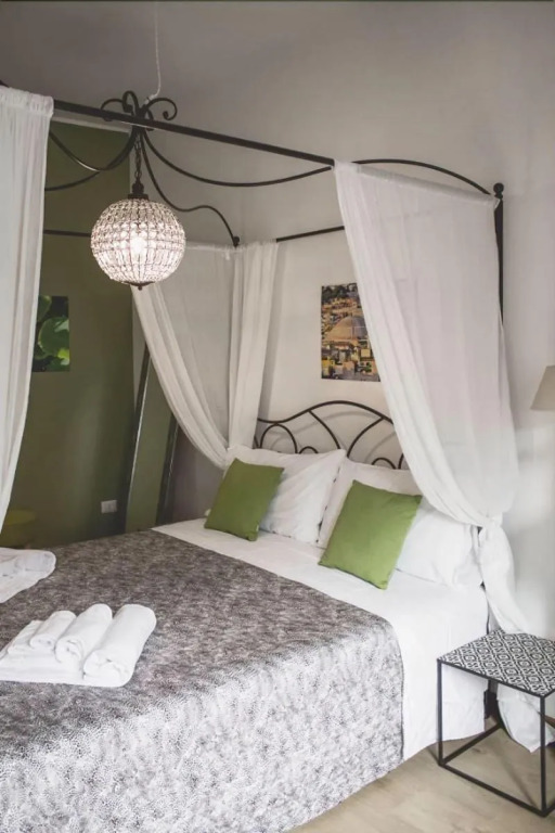 Verrazzano 37 Guest House