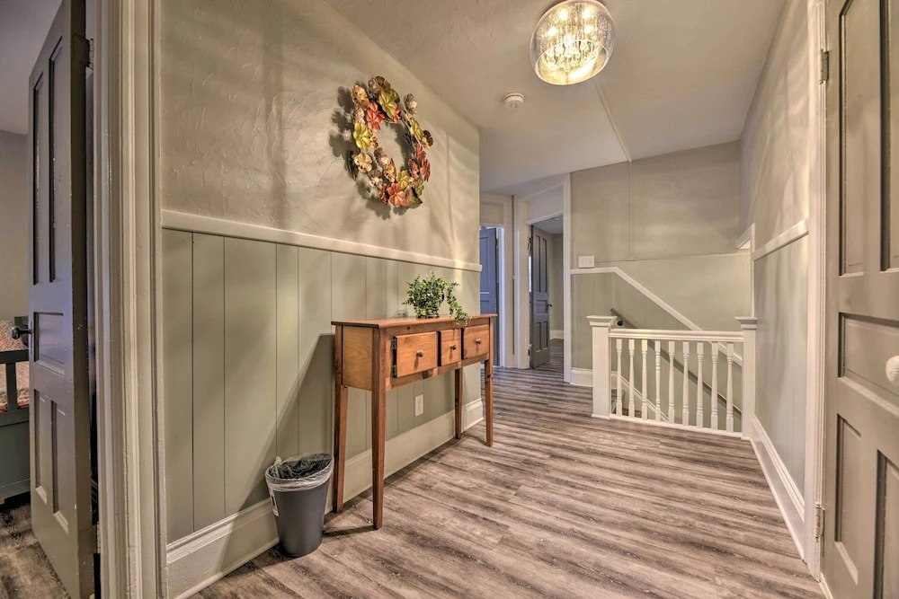 Walk to Niagara Falls! Family Home w/ Yard