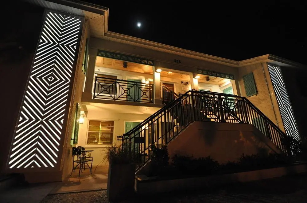 Lido Islander Inn