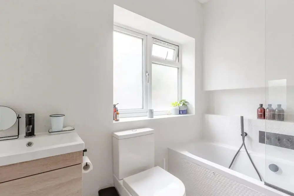 Newly Renovated 2 Bedroom Apartment in Earlsfield With Garden