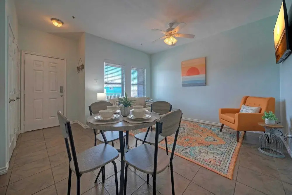 Minutes to the Beach w/ Pool, Sleeps 8 Two Condos: Costa Bahia