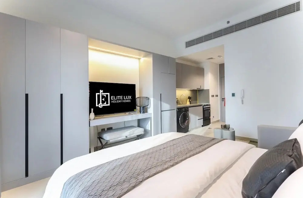 Elite LUX Holiday Homes - Modern Studio in MAG City Dubai