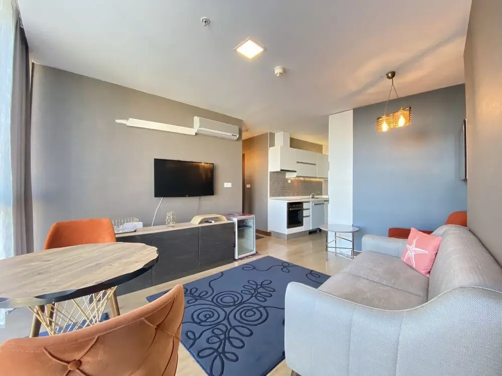 Sleek Residence Flat in Atasehir