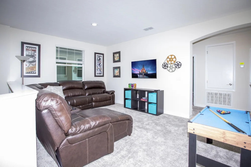 Gorgeous 5Bd Close to Disney @ Storey Lake 2734