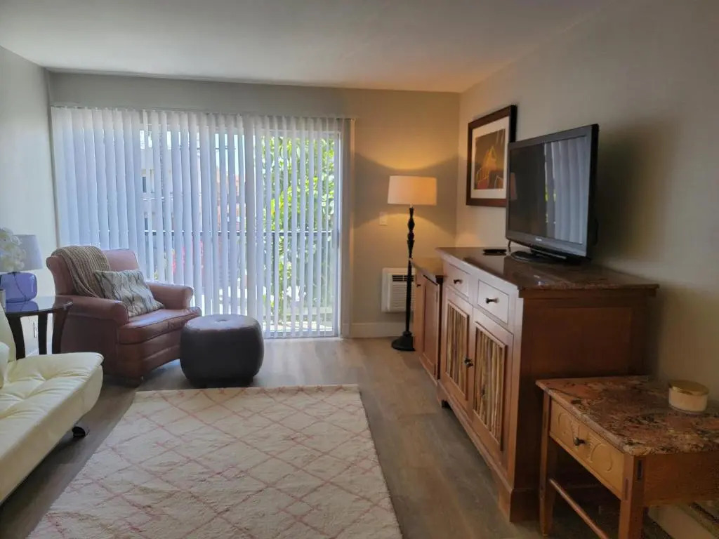 Hollywood Cosmopolitan Apartments