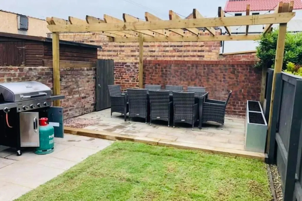 WESTREACH Filey - a 4 Bedroom, all en-suite sleep 8 Townhouse