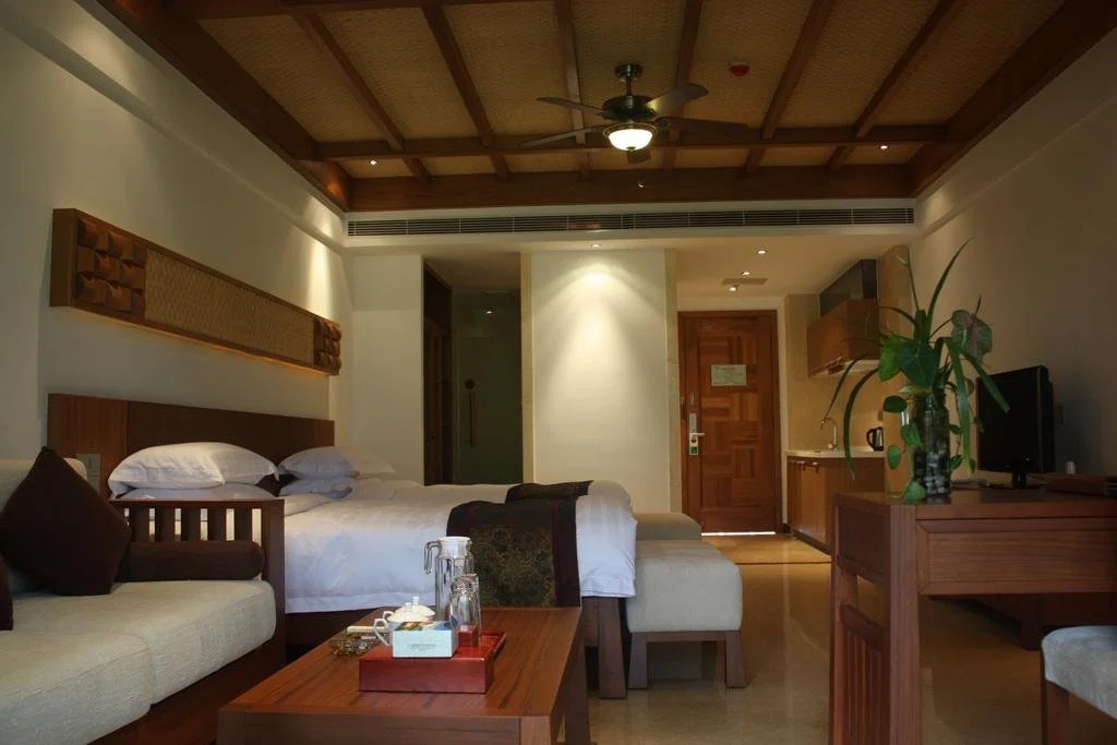 Hainan Qixian Yaochi Springs Resort