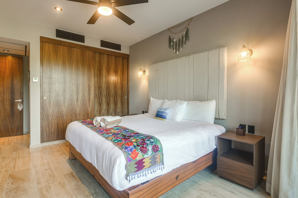 3 Mi to Beach! Tranquil Tulum Oasis w/ Balcony